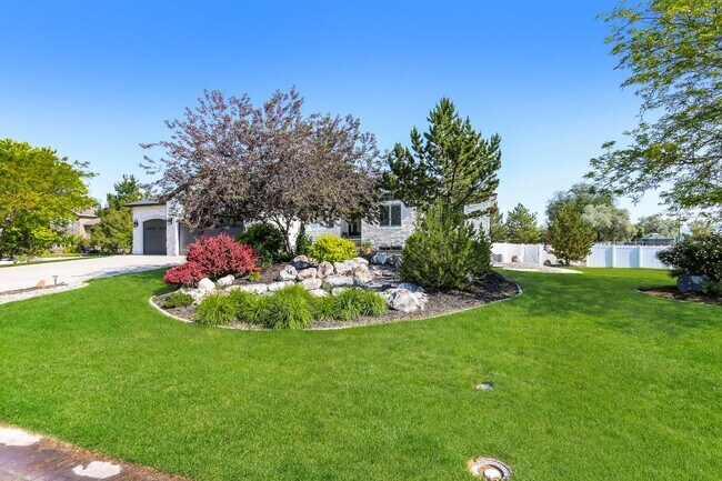 Building Photo - 6 Bed/6 Bathroom house in Riverton