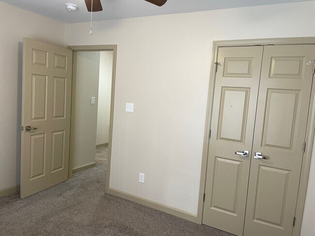 Building Photo - 1304