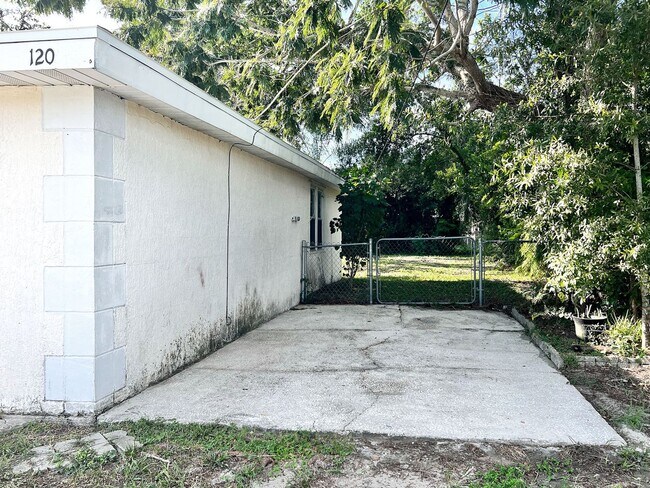 Building Photo - Three-Bedroom Home with Spacious Family Bo...