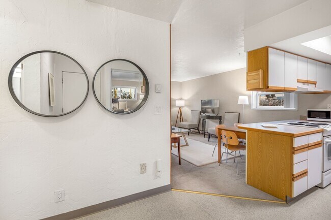 Building Photo - Downtown Anchorage Two Bedroom Two Bath (102)