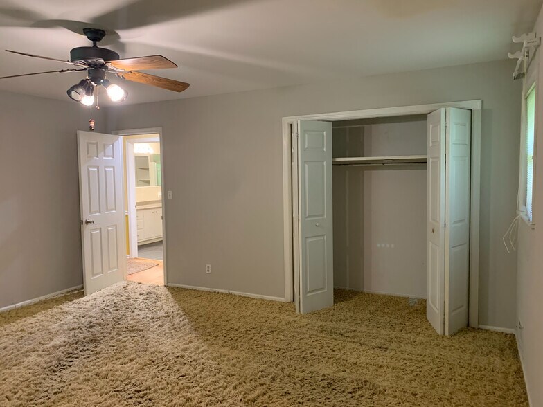 Building Photo - Room in House on Woodstock Rd