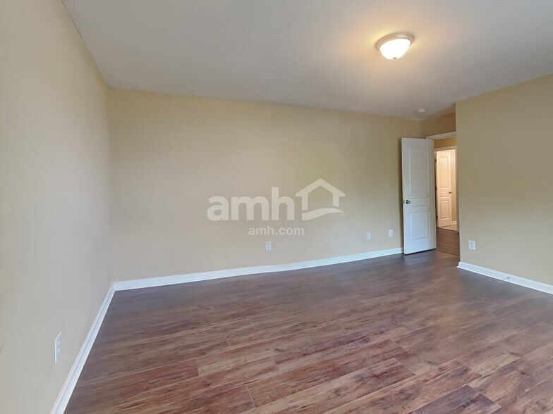 Building Photo - 409 Stobhill Ln