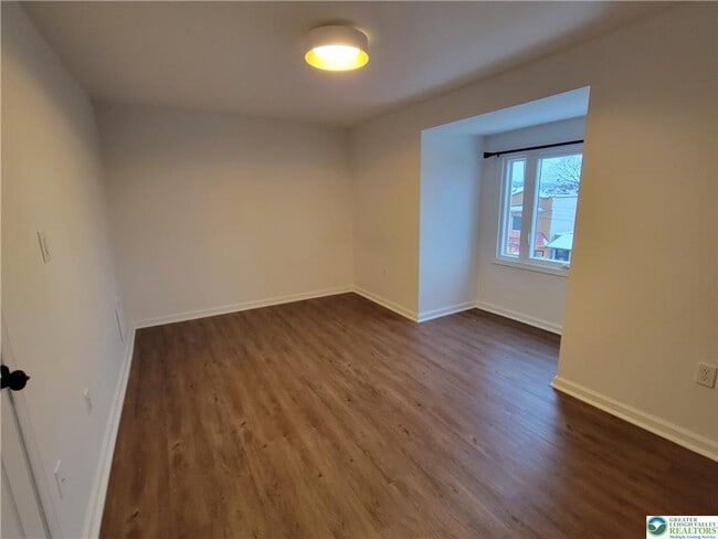 Building Photo - 746 Linden St