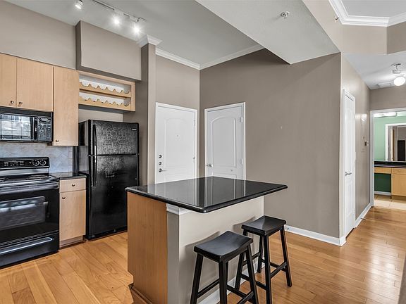 Building Photo - 3225 Turtle Creek Blvd Blvd