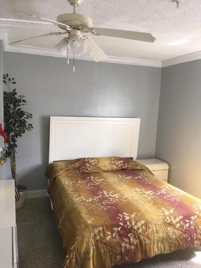 Building Photo - 2161 NE 51st Ct