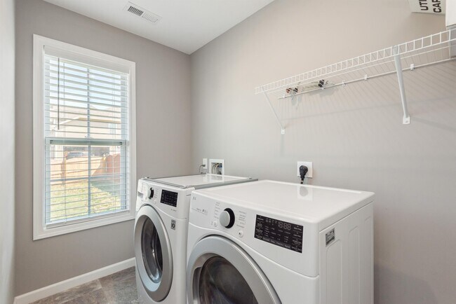 Building Photo - 6964 Holliday Park Ln