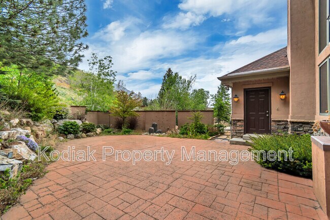 Building Photo - 3608 E Crest Mount Cir