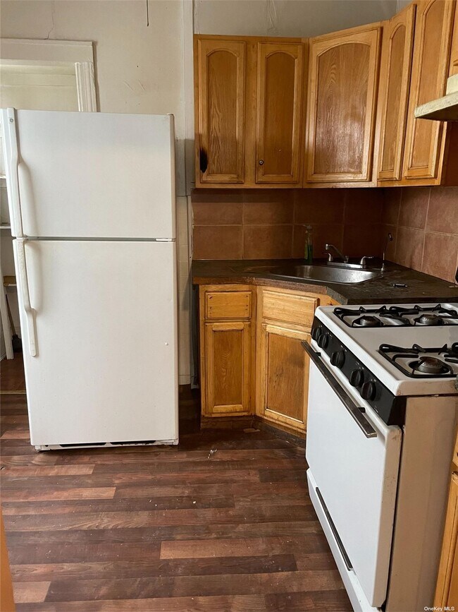 Building Photo - 93-08 Woodhaven Blvd