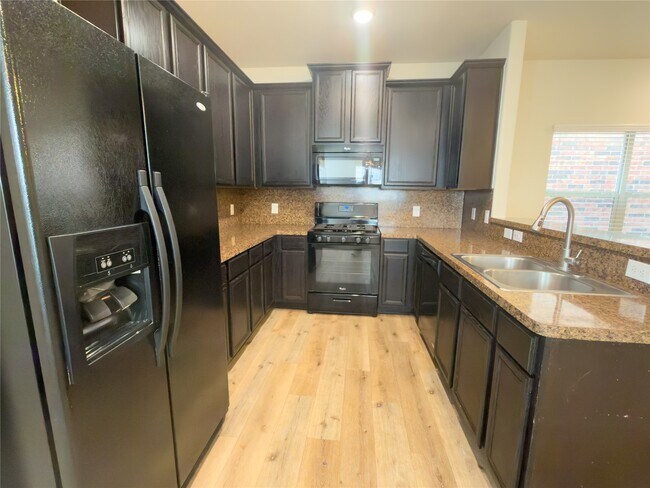 Building Photo - 17035 Amarose Dr