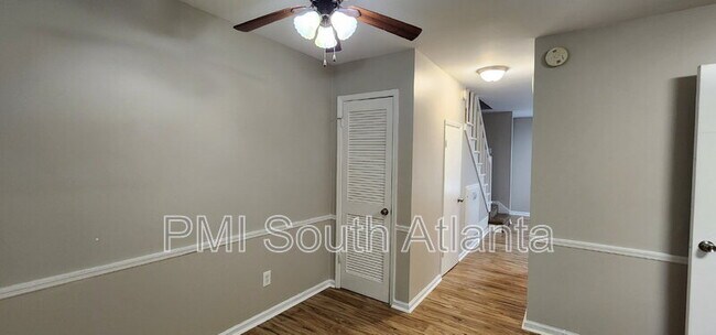 Building Photo - 834 Ridge Ave