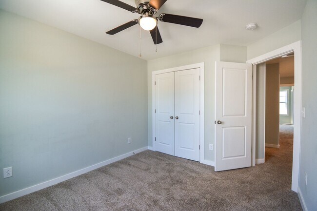 Building Photo - 10% off OCTOBER 2025 RENT- BEAUTIFUL! 2 Be...