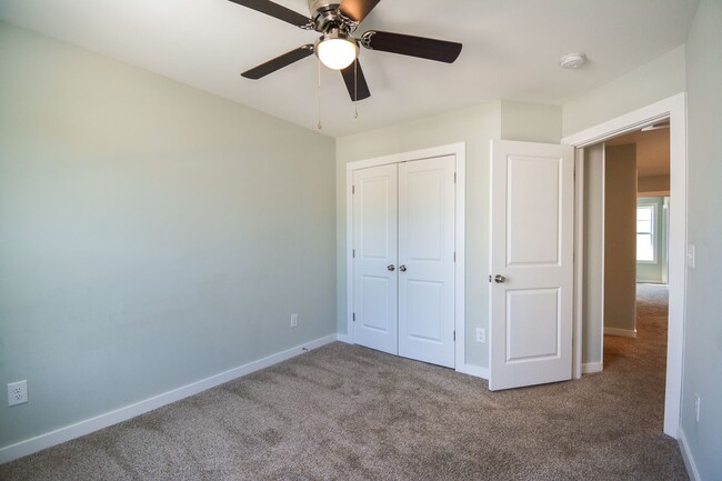 Building Photo - BEAUTIFUL! 2 Bedroom with Flex Space Townh...