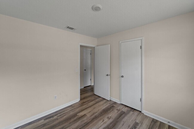 Building Photo - 234 Deerwood Dr