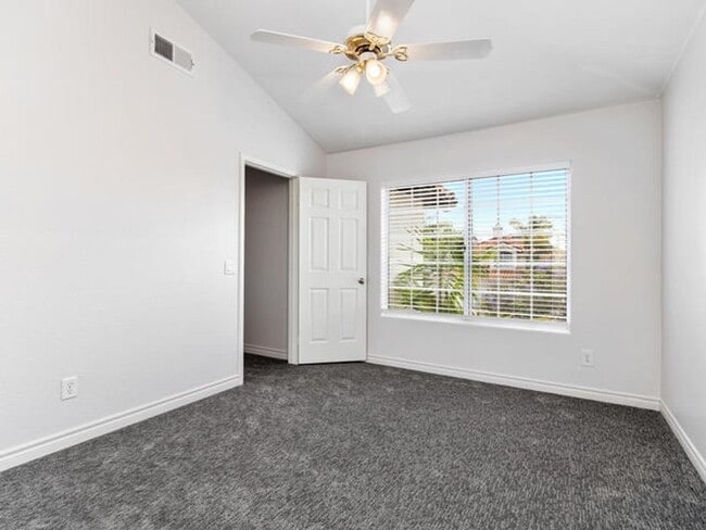 Building Photo - Incredible Rancho Del Oro Home!