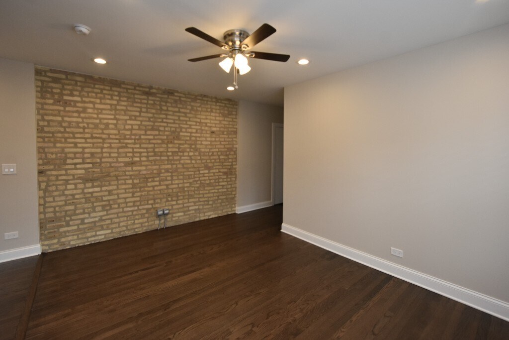 Building Photo - 1434 W Farragut Ave
