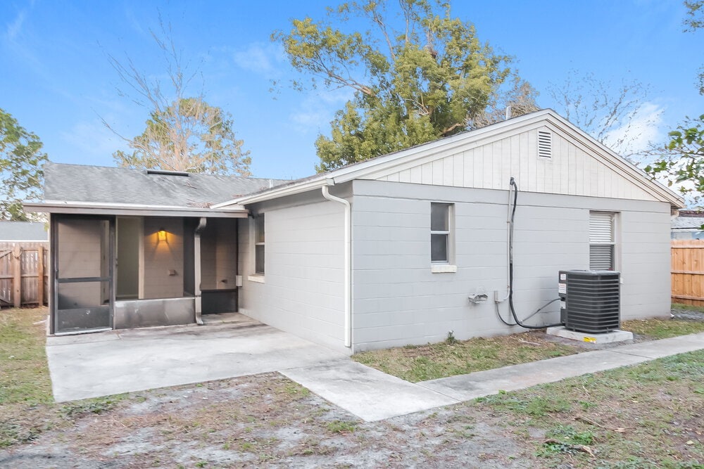Building Photo - 8244 Yolanda Ct