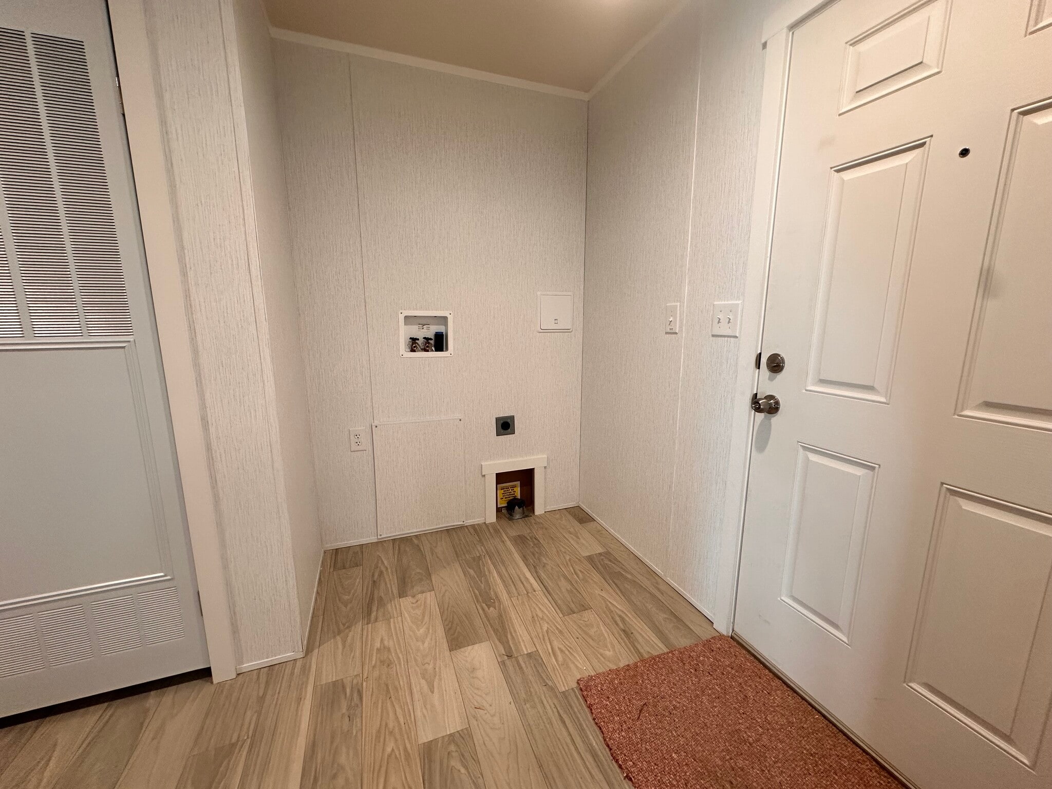 Building Photo - 14 Bing St N