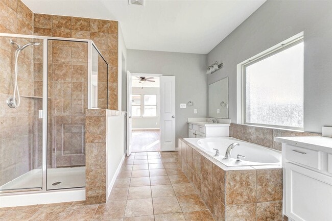 Building Photo - 15010 Golden Summer Ct