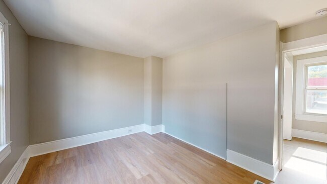 Building Photo - 1371 W 85th St