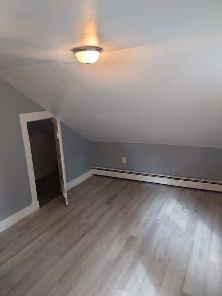 Building Photo - 252 Grove St
