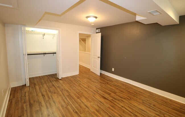 Building Photo - 2833 Wesleyan Ln