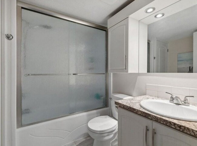 Building Photo - 4001 N New Braunfels Ave