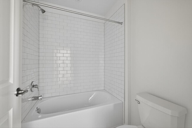 Building Photo - Brand New 6-Bed Available Now!