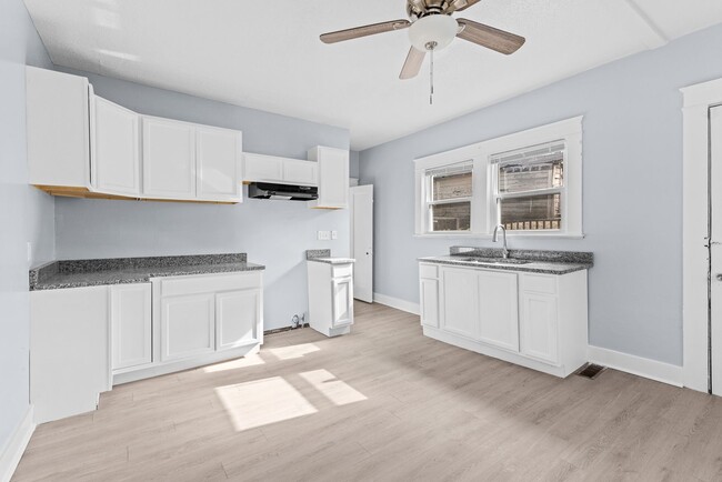 Building Photo - Luxuriously Renovated 3 Bedroom 1 Bath Hom...