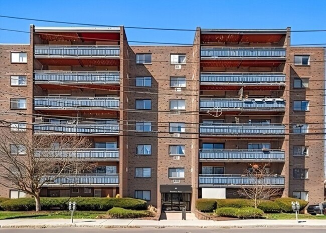 Building Photo - 32 Whites Ave