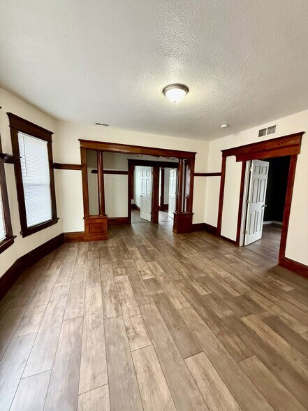 Building Photo - 523 Case Ave
