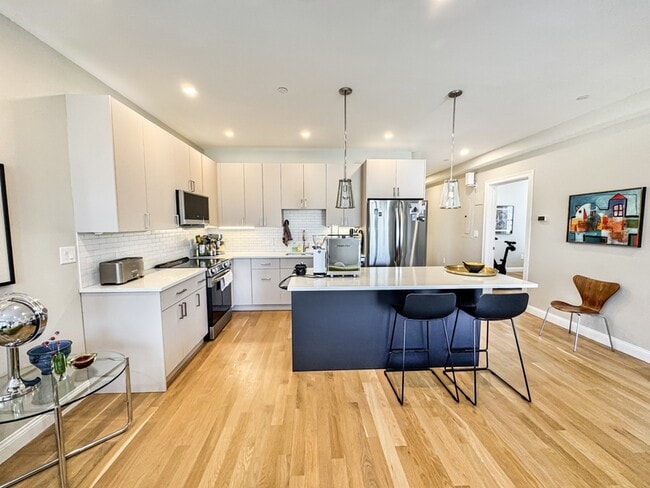 Building Photo - 40 Waverly St