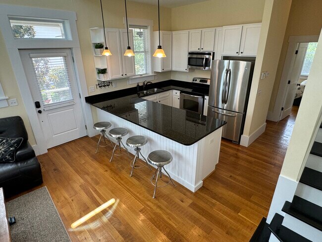 Building Photo - 819 Meadowsweet Ln