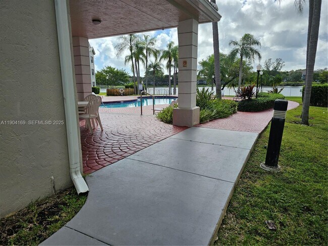 Building Photo - 2880 N Oakland Forest Dr