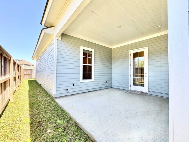 Building Photo - Cottage-Style 3BR Home in Americana