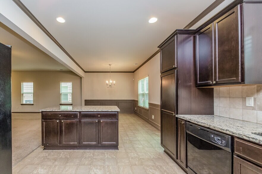 Building Photo - 611 Sweet Ashley Way