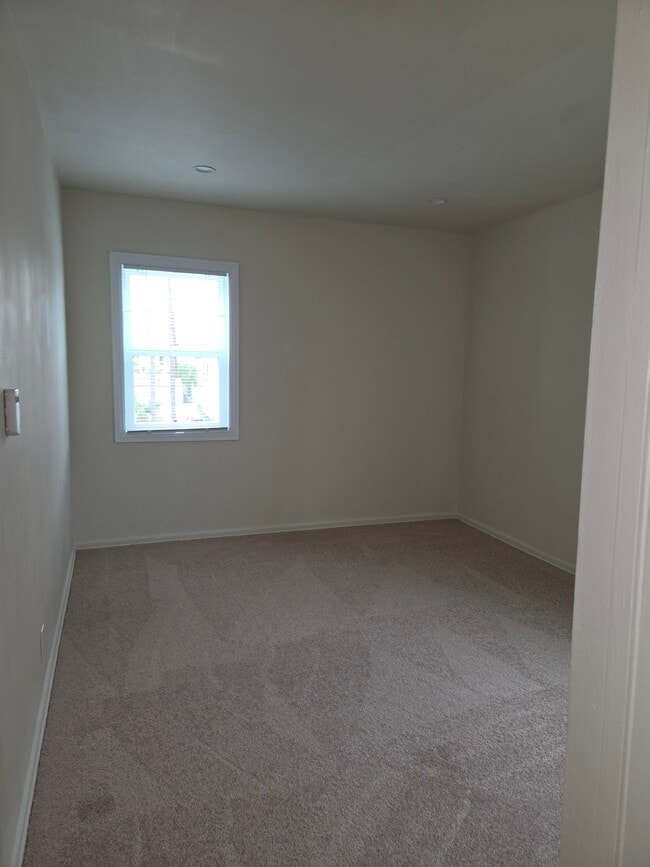 Bedroom - 150 N Catalina St