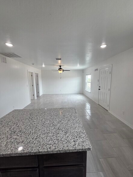 Building Photo - 13101 Lopez Rd