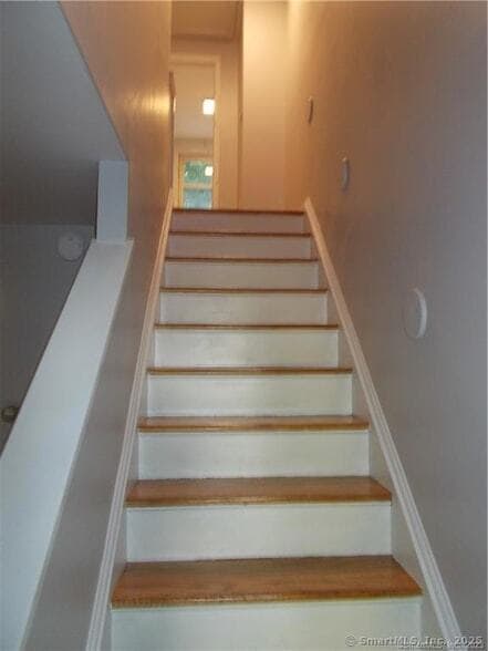 Building Photo - 31 Benton St