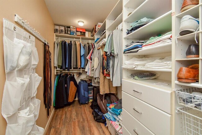 Building Photo - 2600 Nantucket Dr