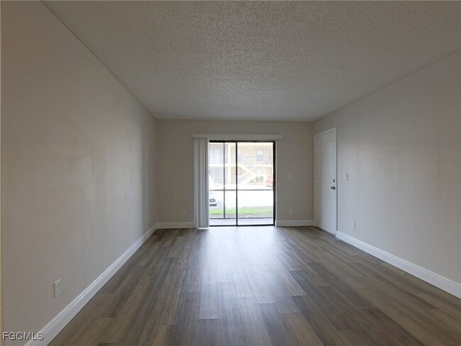 Building Photo - 5321 Summerlin Rd