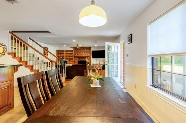 Building Photo - 10903 Chateau Hill