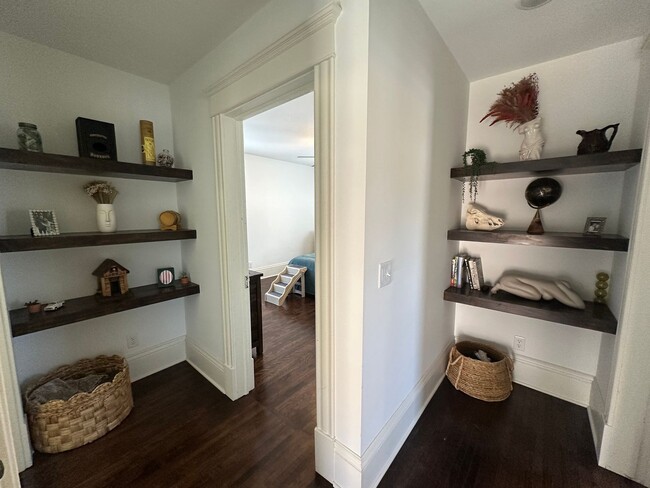 Building Photo - Spacious 3-Bedroom with Luxury Upgrades!!