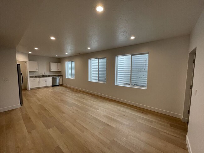 Building Photo - 2323 E Patriot Drive