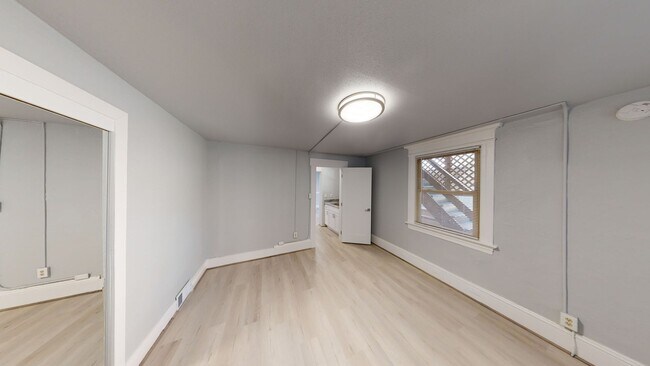 Interior Photo - 500-508 E Union St