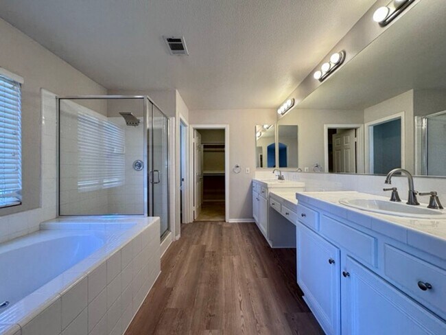 Building Photo - Beautiful 4 bedroom Temecula home sitting ...