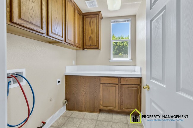 Building Photo - Luxury 5-BR Home Rental in Elk Grove