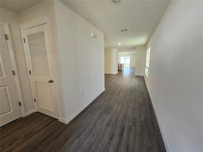 Building Photo - 35950 Sunflower Hl Dr