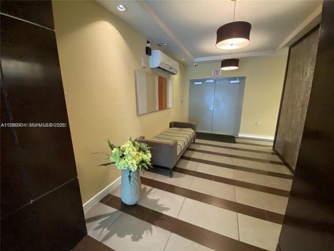 Building Photo - 500 NE 29th St