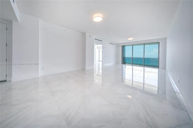 Building Photo - 9349 Collins Ave
