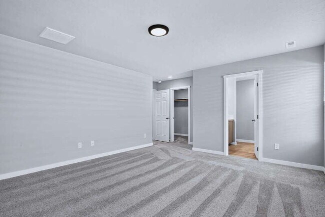Building Photo - 297 N Madrone Ave